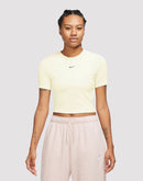 Nike Sportswear Essential Slim Cropped Tee