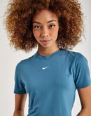Nike Essential Slim-Fit Cropped Tee