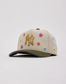 Mitchell & Ness MLB New York Yankees Flower Child Pro Pinch Snapback Hat