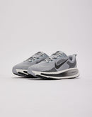 Nike Vomero 18 Grade-School