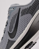 Nike Vomero 18 Grade-School